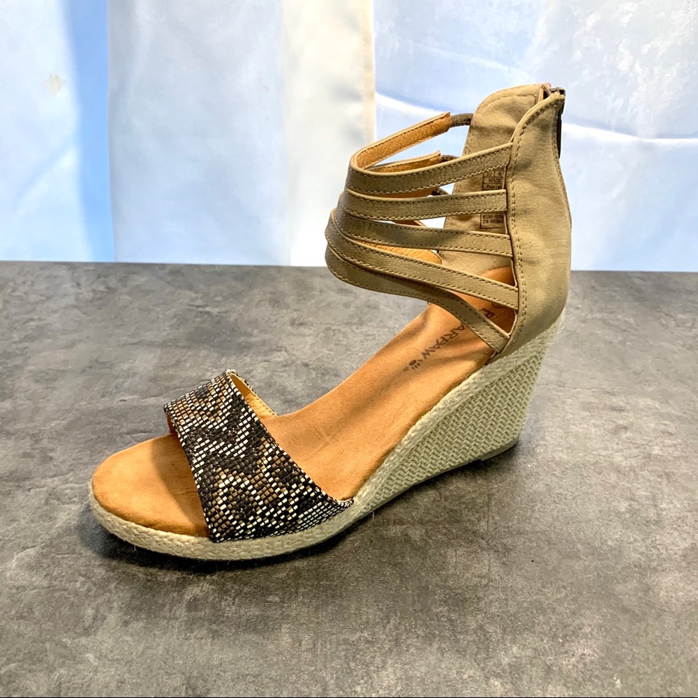 BEARPAW Wedge Sandals - Picture 2 of 6